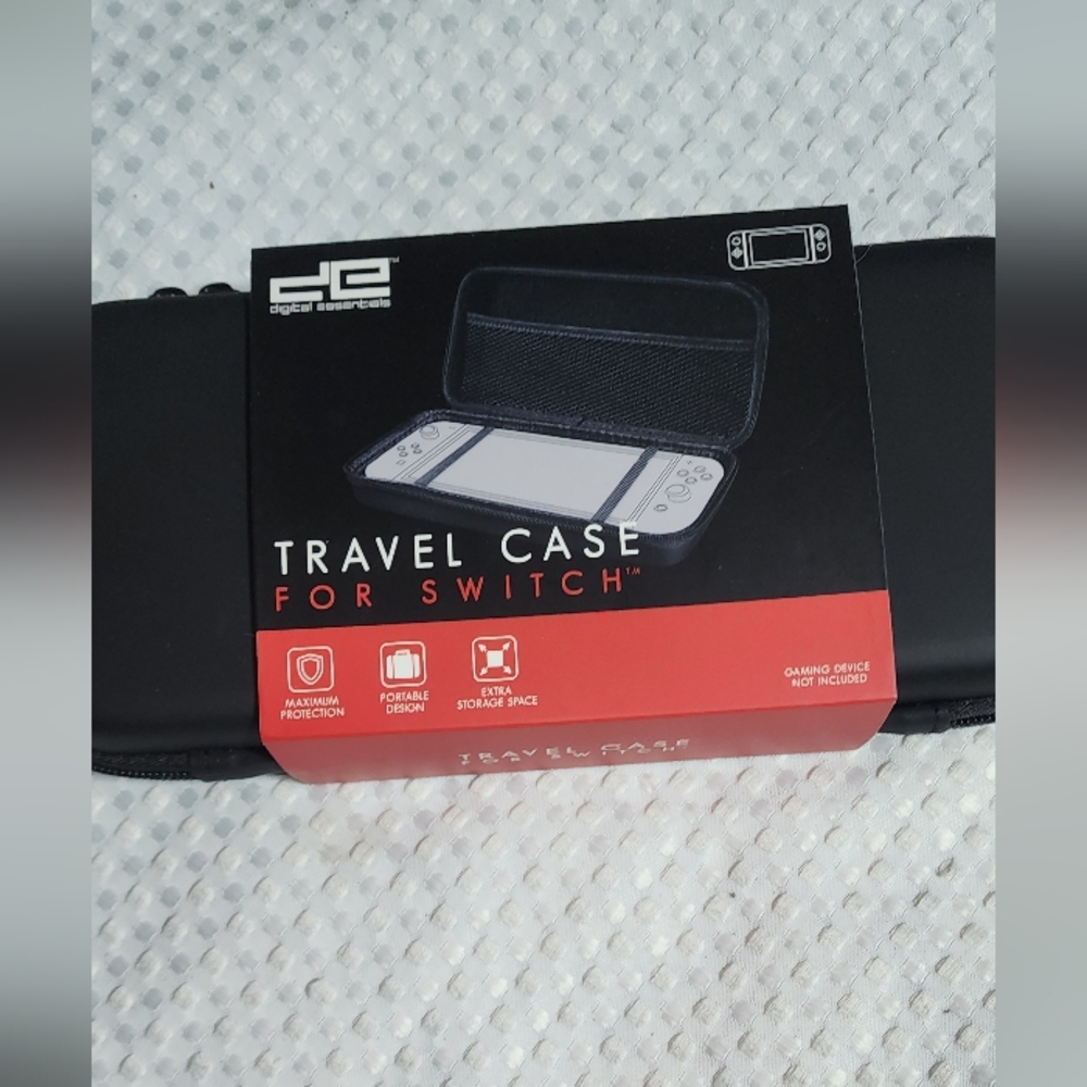 DIGITAL ESSENTIALS NEW TRAVEL CASE FOR SWITCH - Picture 1 of 4